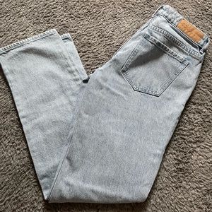 Low waisted straight leg jeans